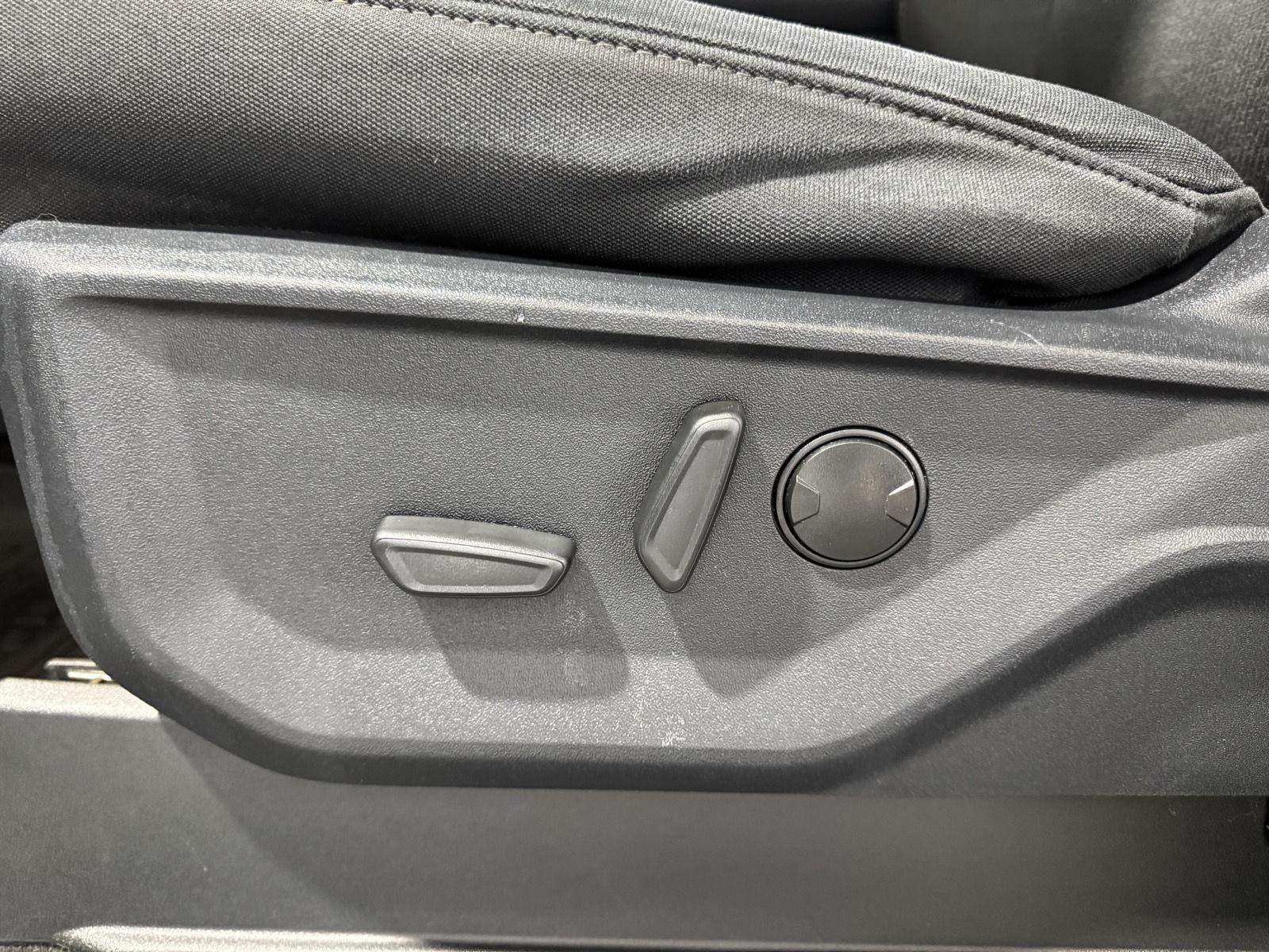 Vehicle photo 21