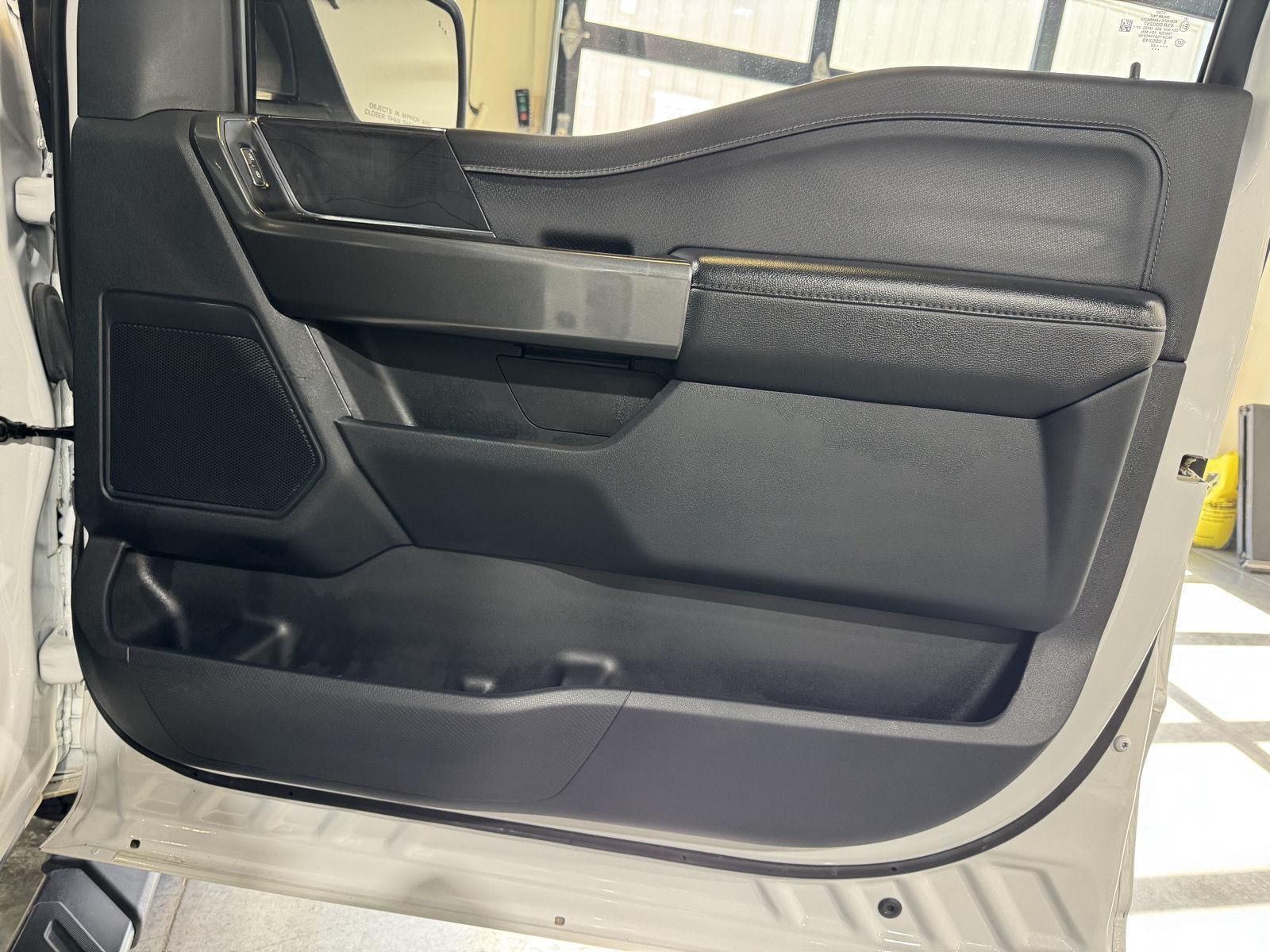 Vehicle photo 24