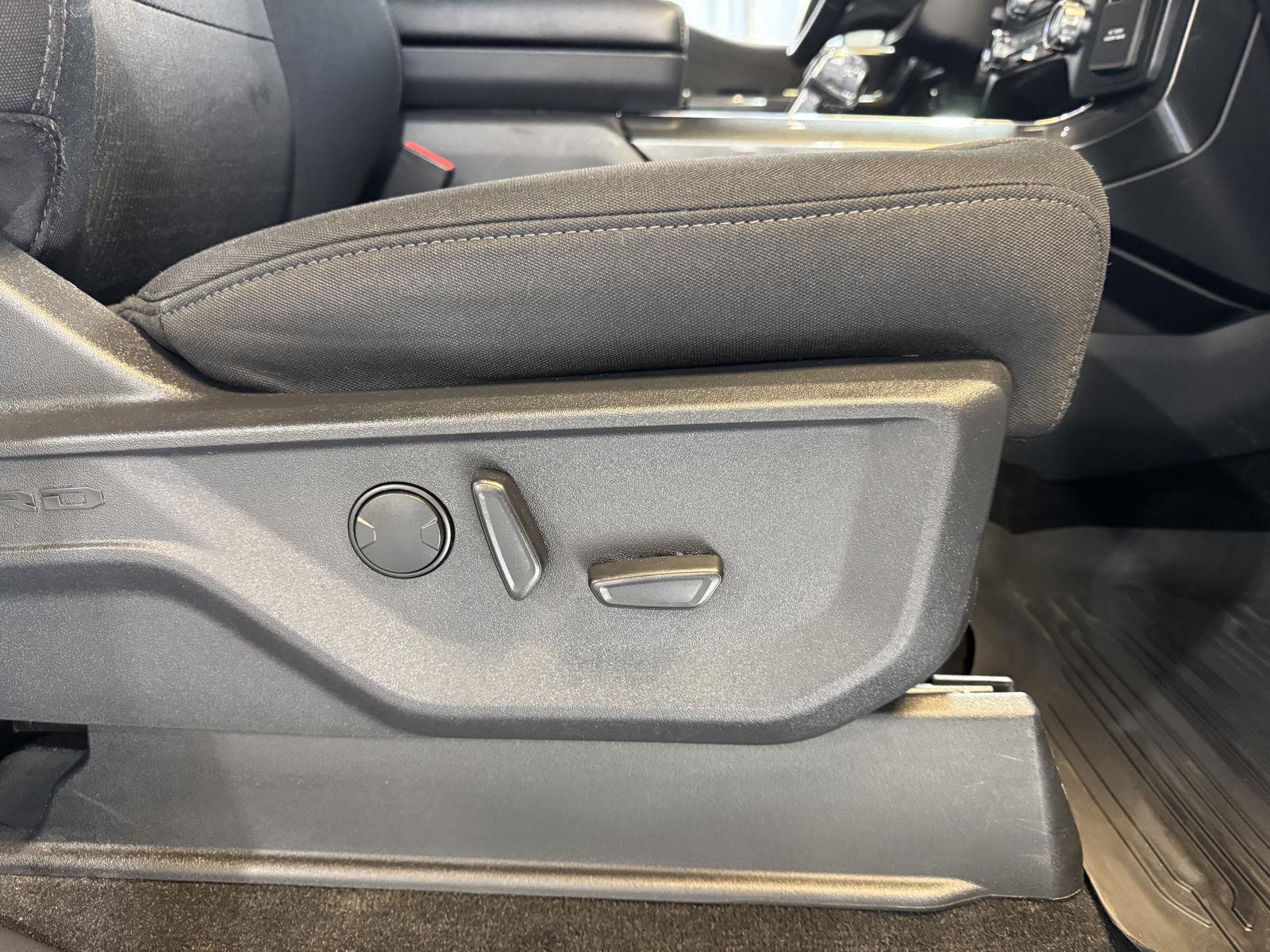 Vehicle photo 27