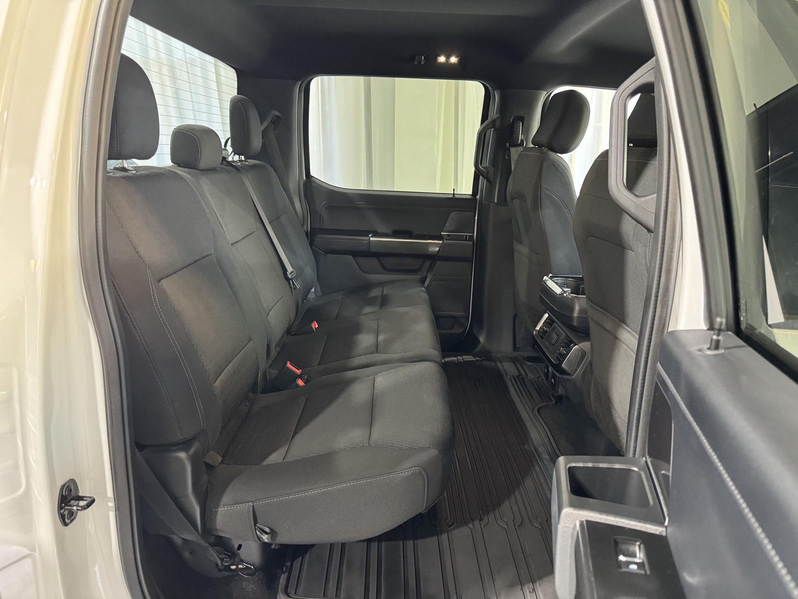 Vehicle photo 29