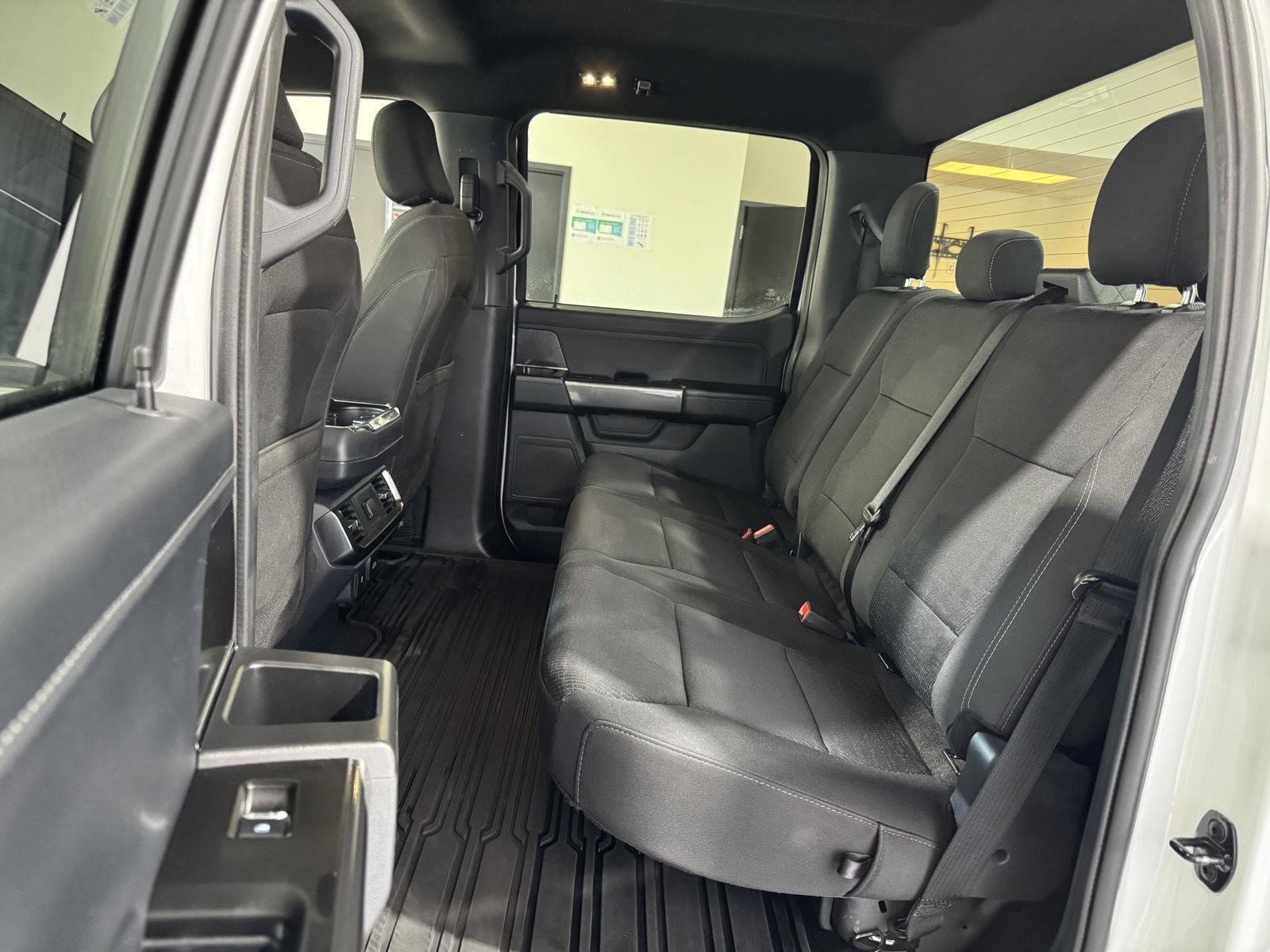 Vehicle photo 31