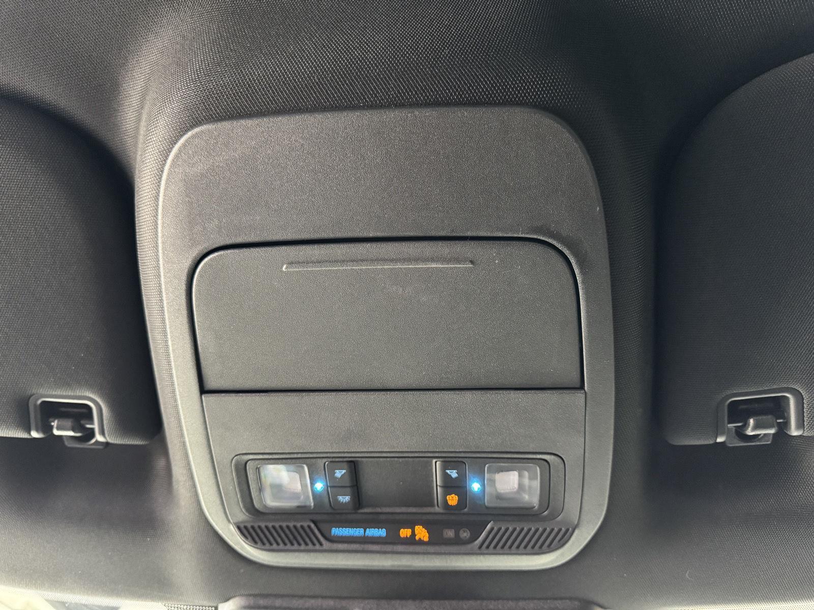 Vehicle photo 32