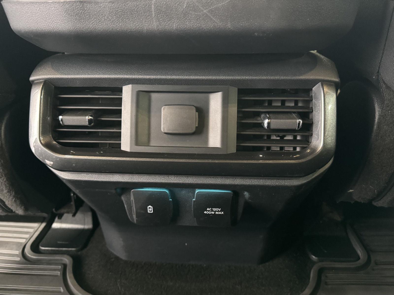 Vehicle photo 40