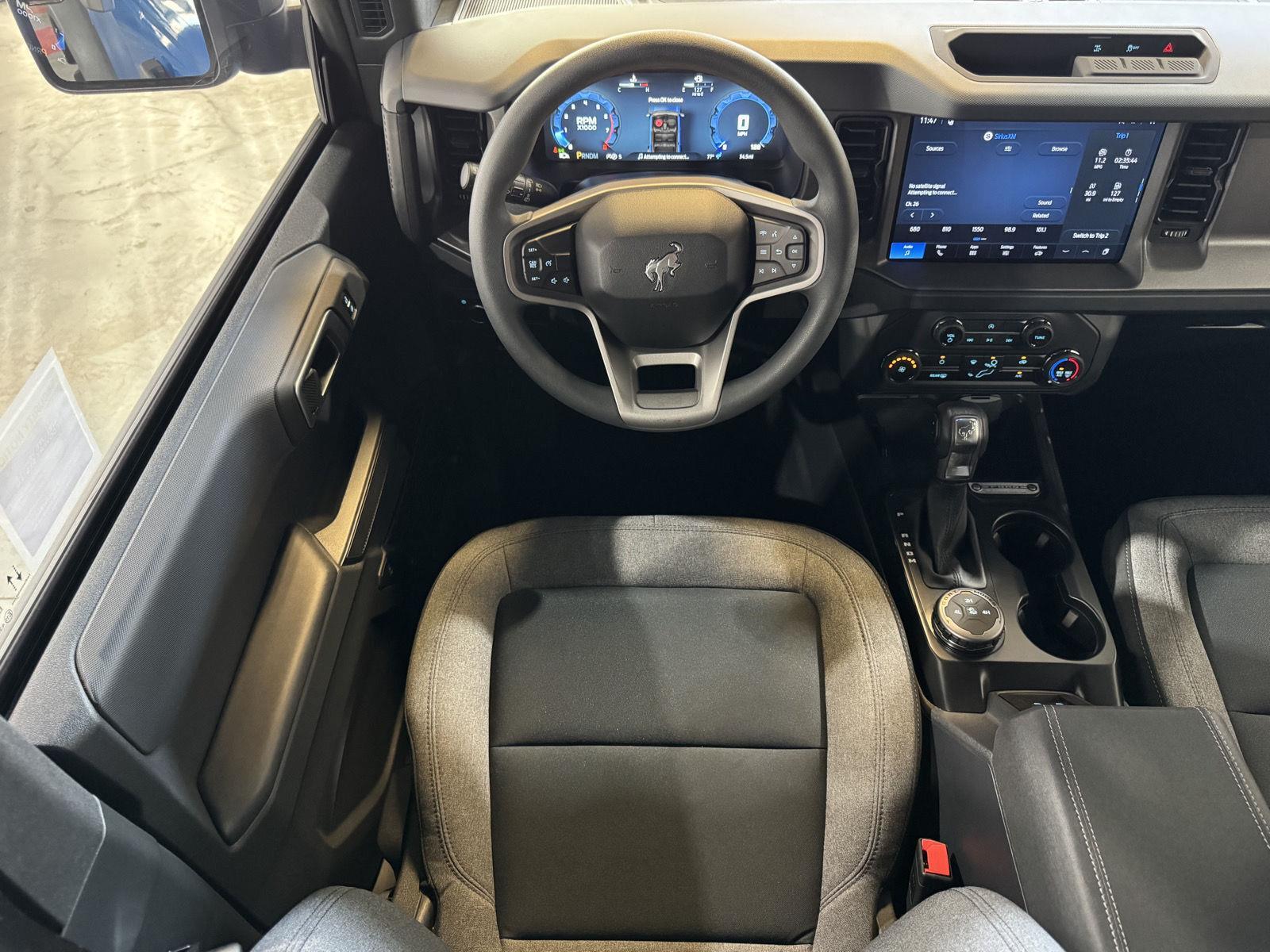 Vehicle photo 23