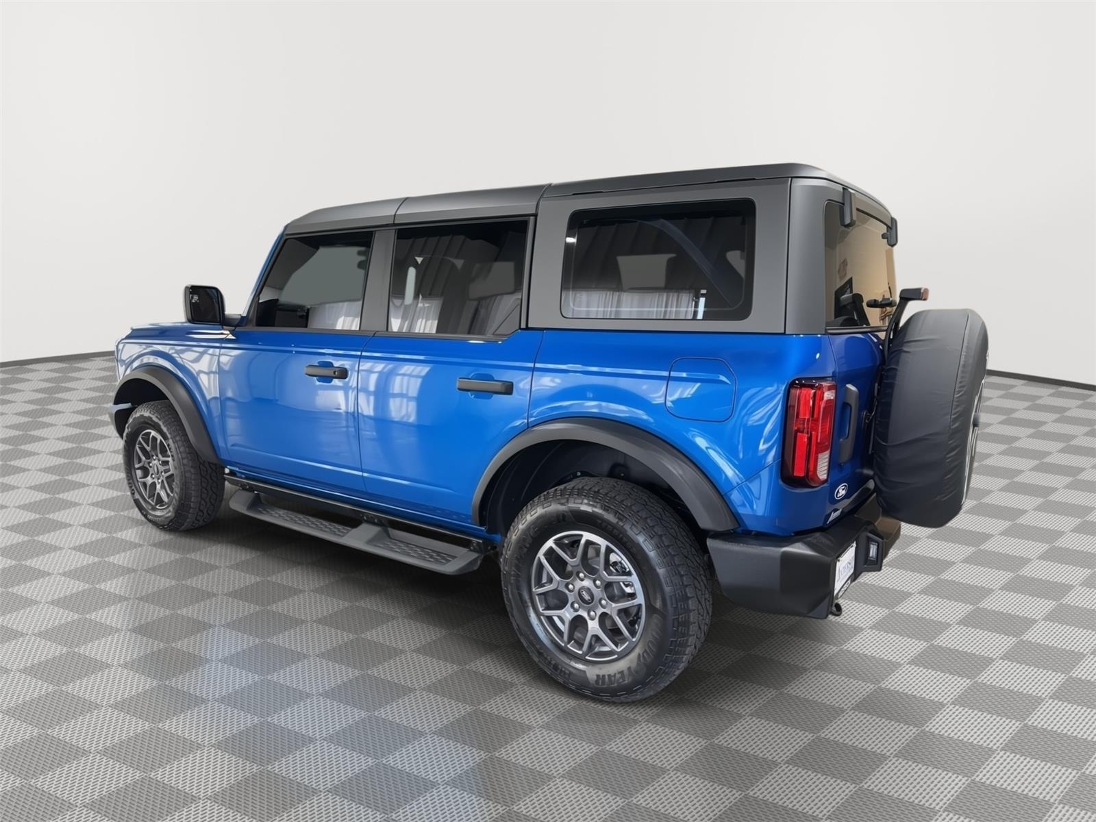 Vehicle photo 9
