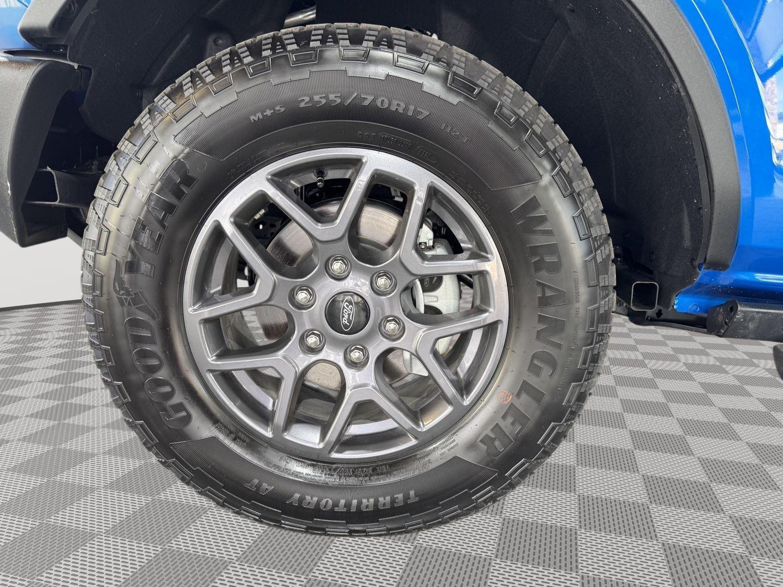Vehicle photo 10