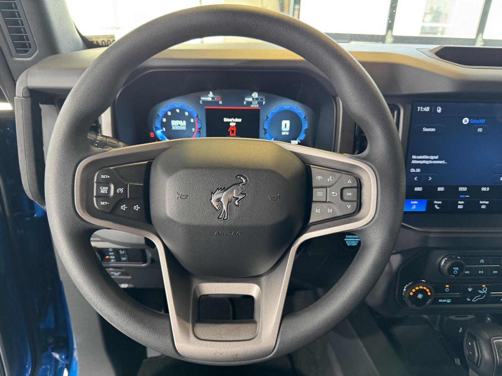 Vehicle photo 12