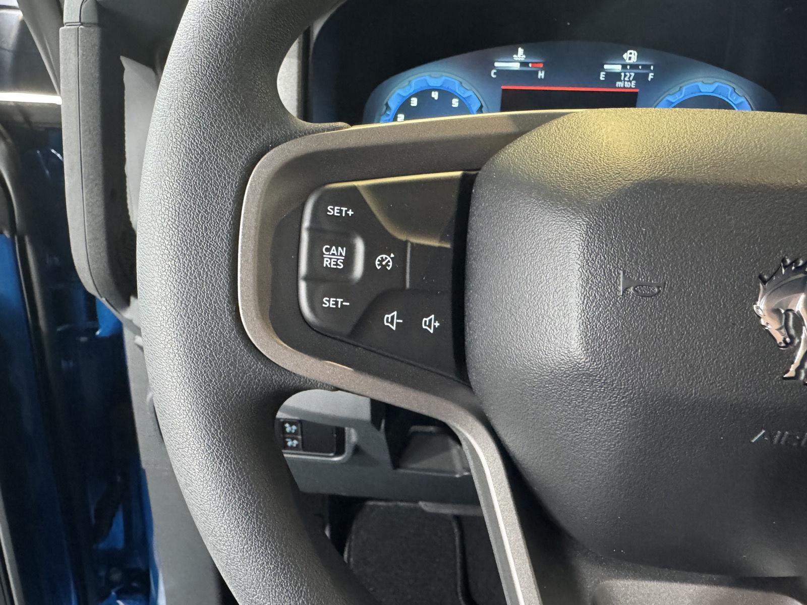 Vehicle photo 14
