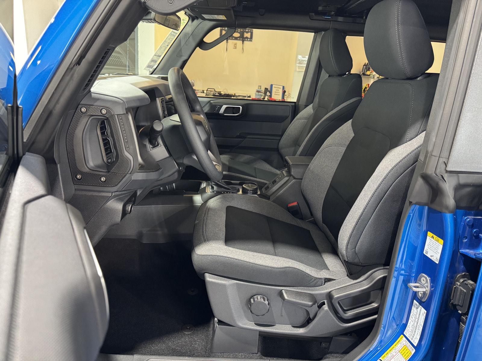 Vehicle photo 18