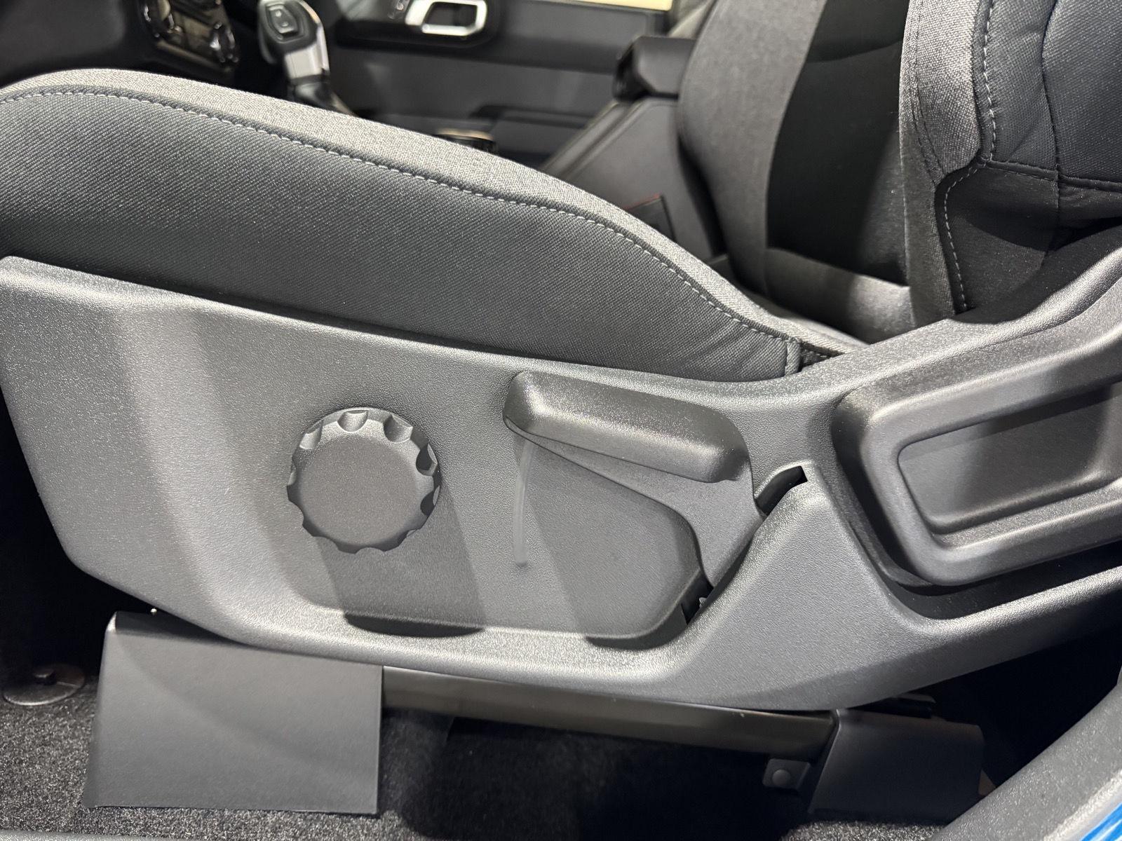 Vehicle photo 21