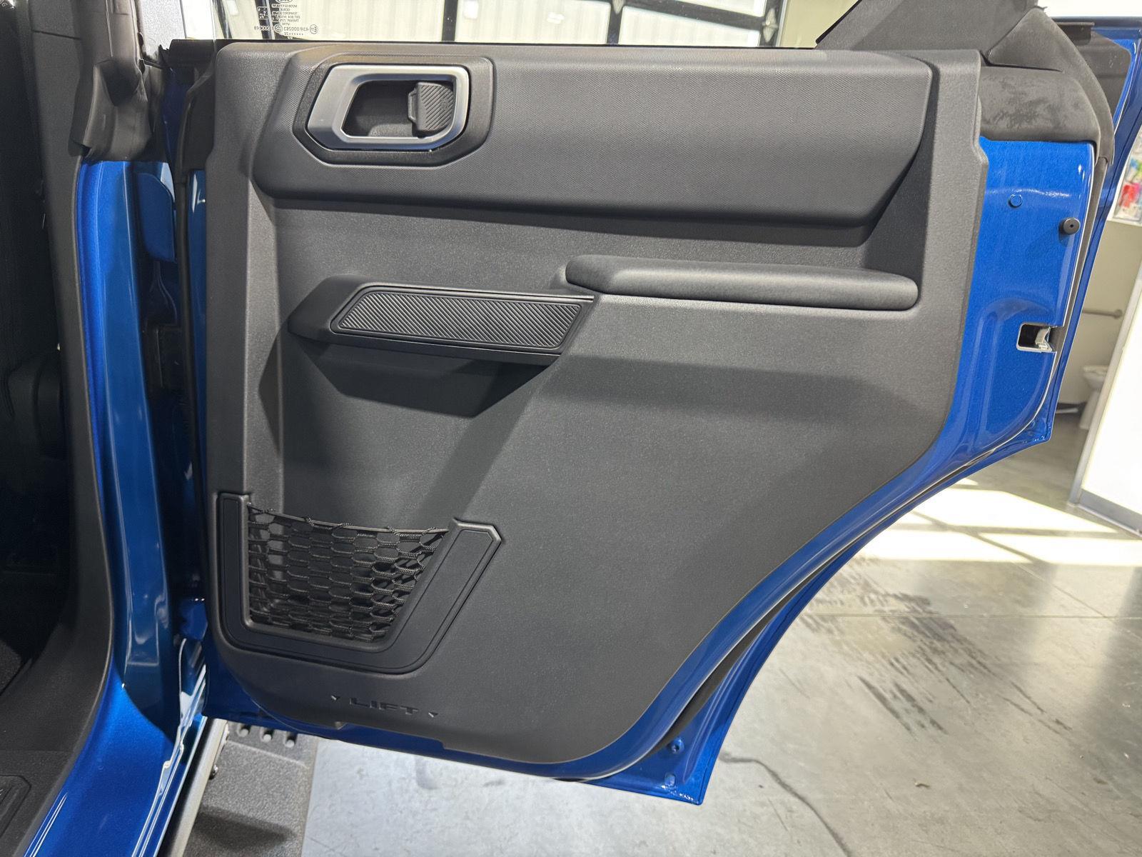 Vehicle photo 28