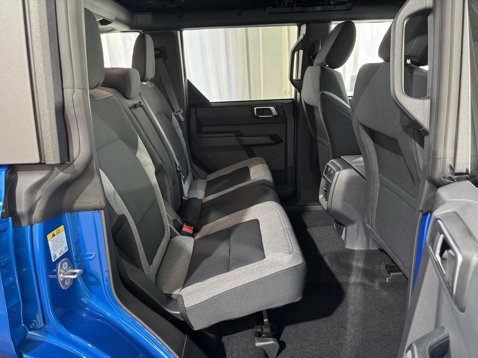 Vehicle photo 29