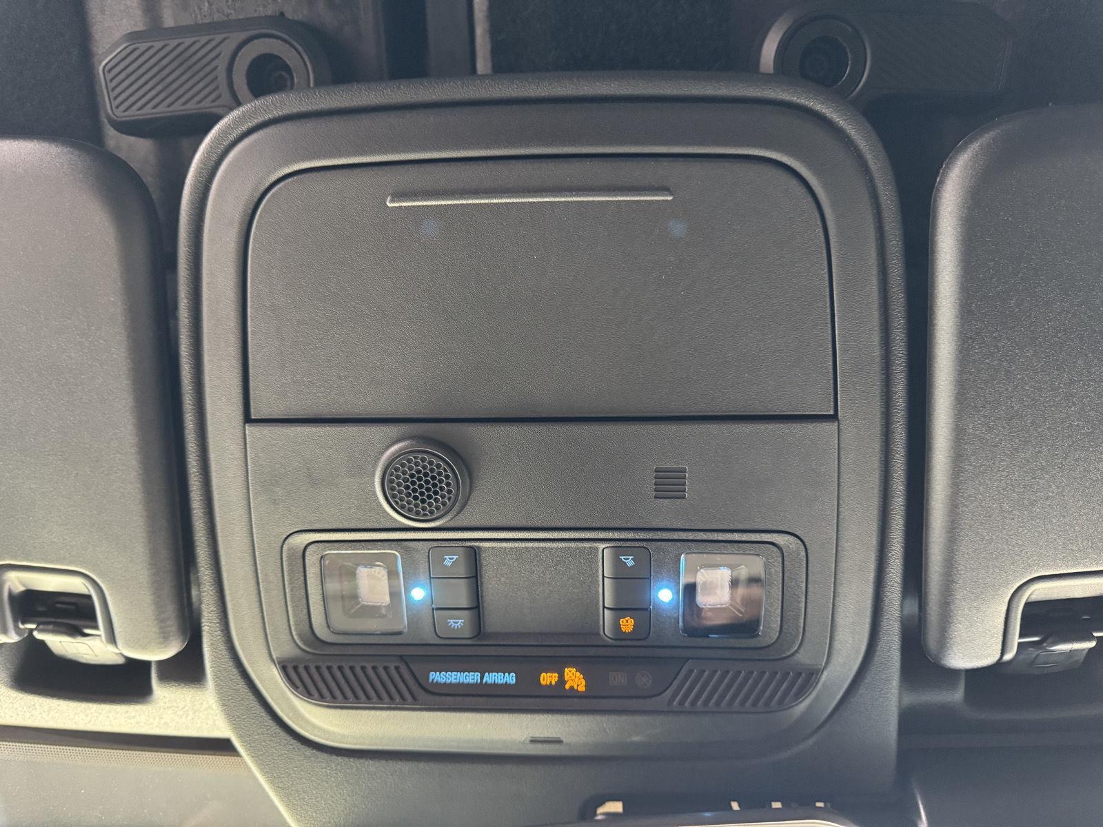 Vehicle photo 30