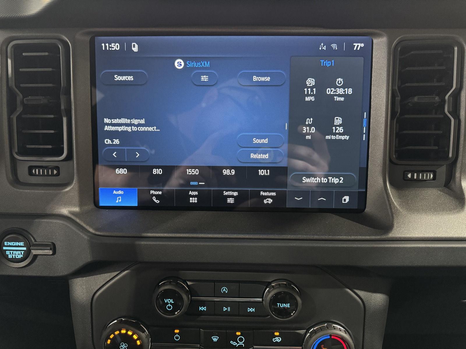 Vehicle photo 32