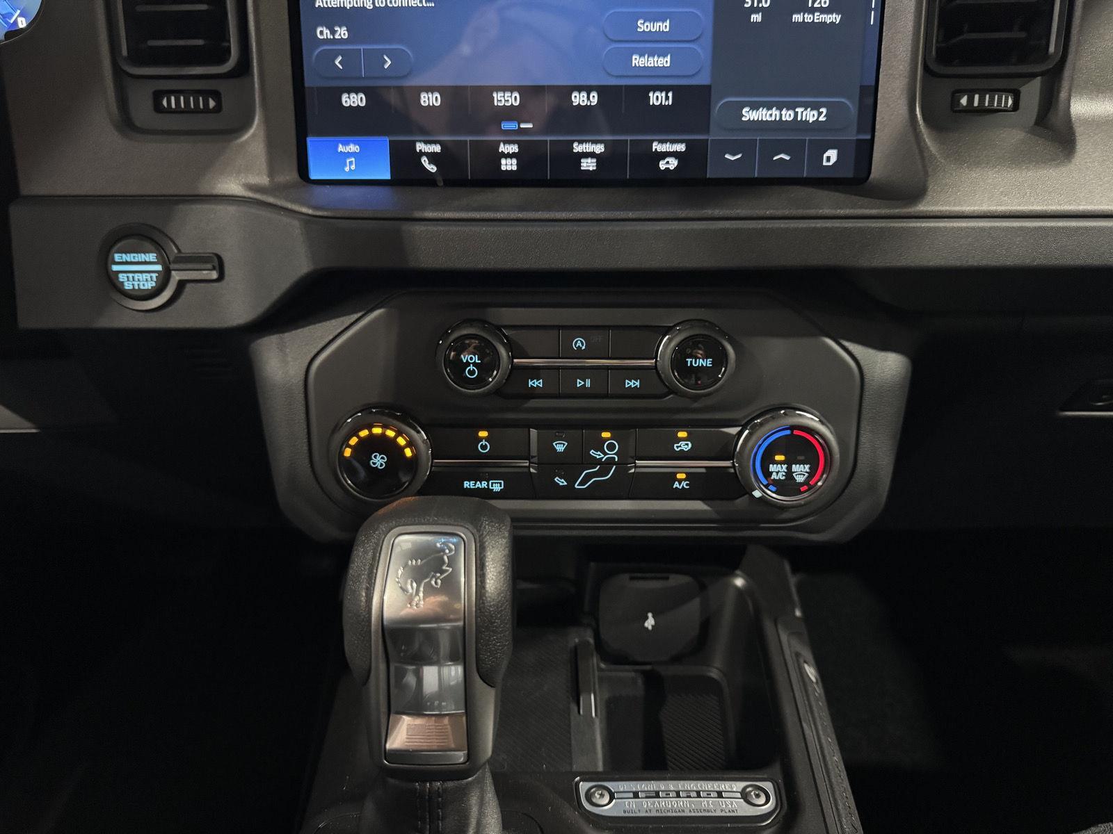 Vehicle photo 33