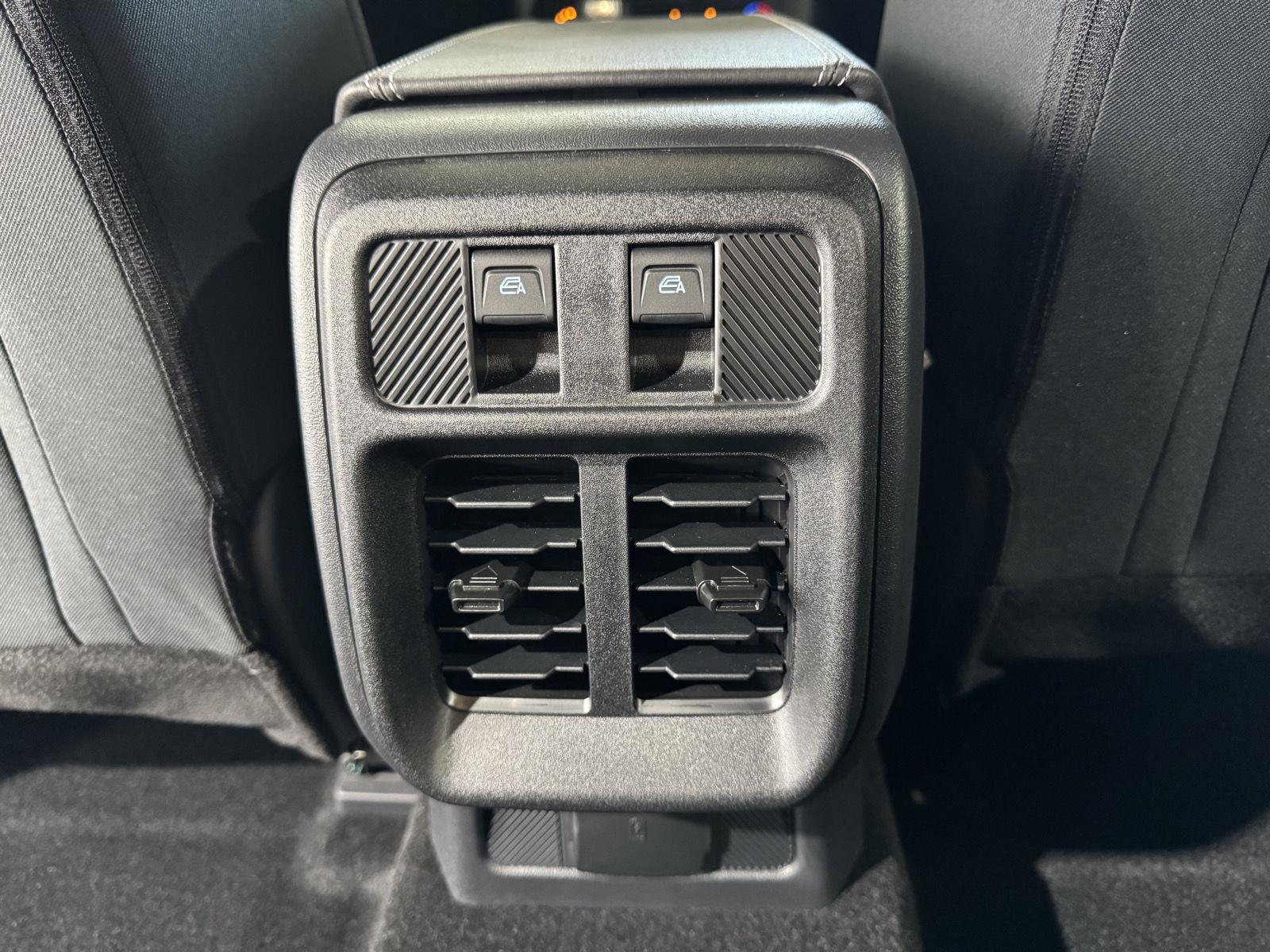 Vehicle photo 39