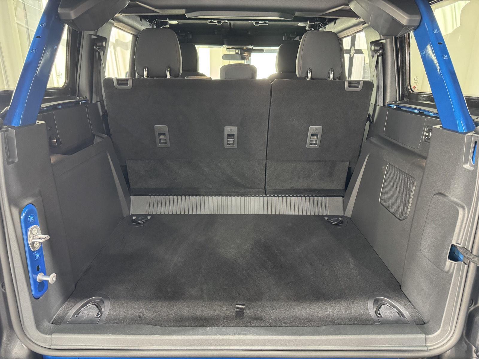 Vehicle photo 44