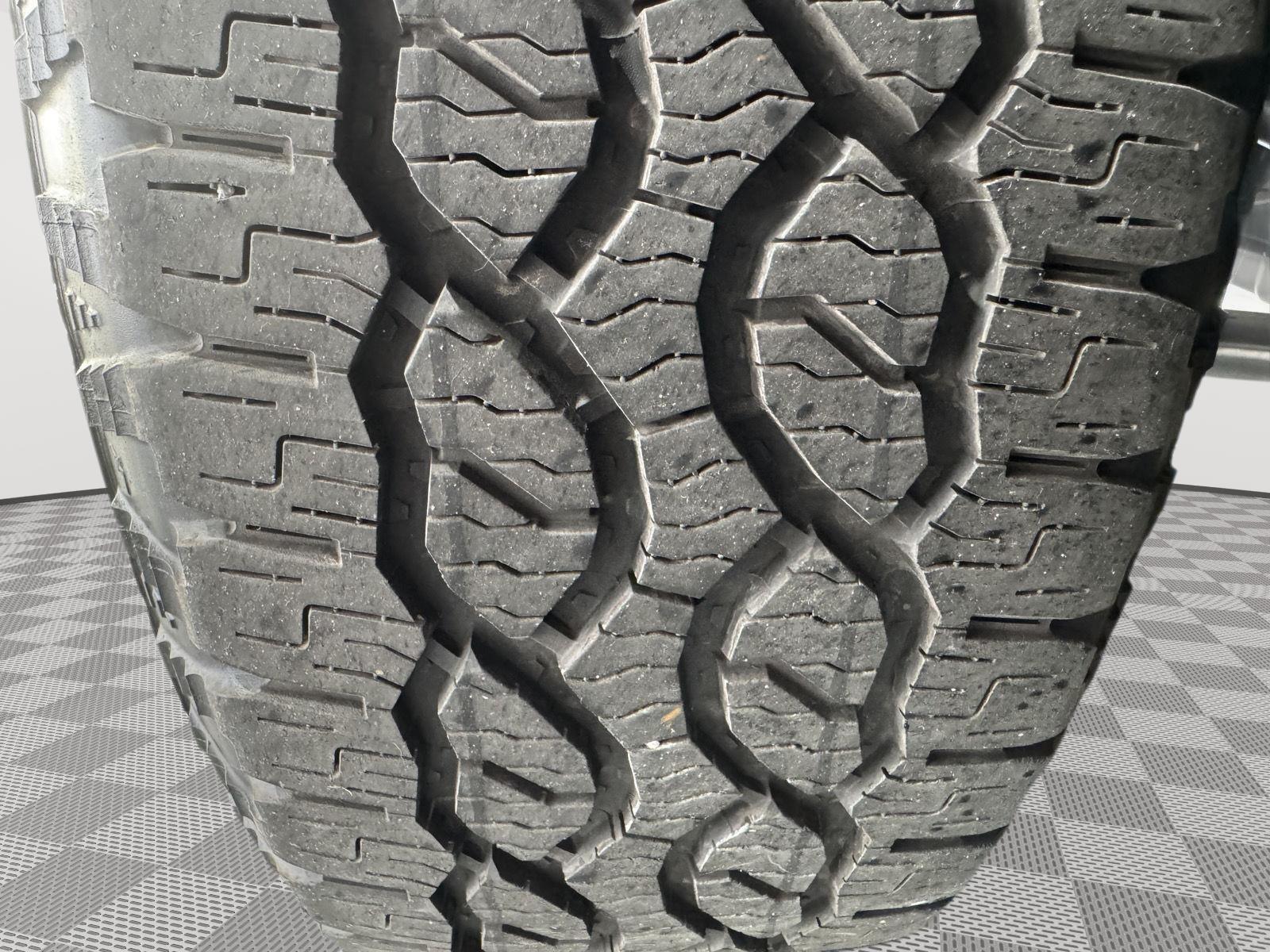 Vehicle photo 11