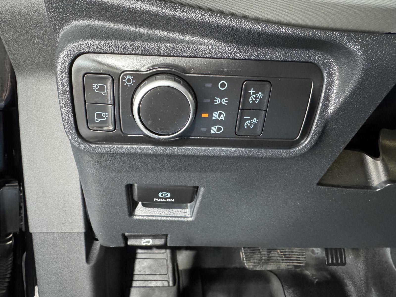 Vehicle photo 11