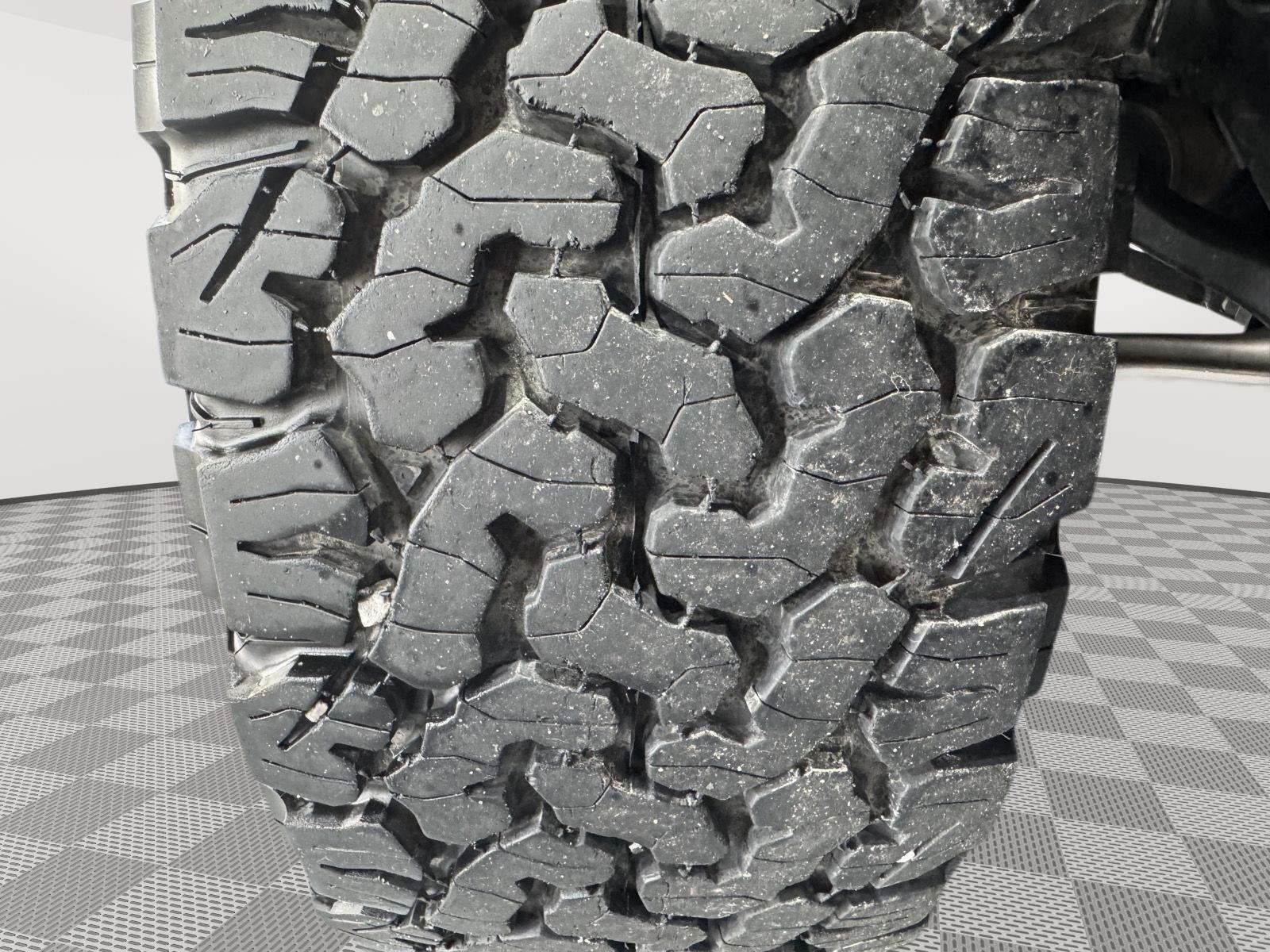 Vehicle photo 13
