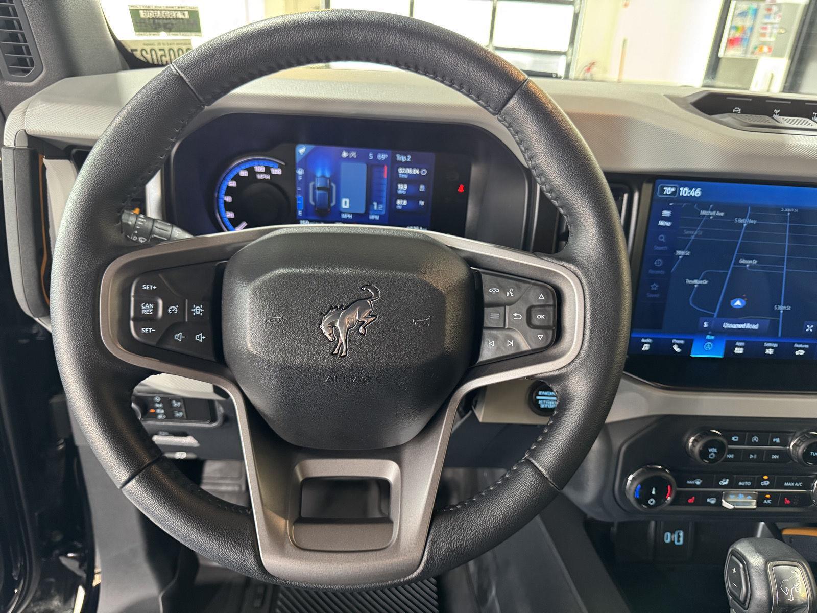 Vehicle photo 14