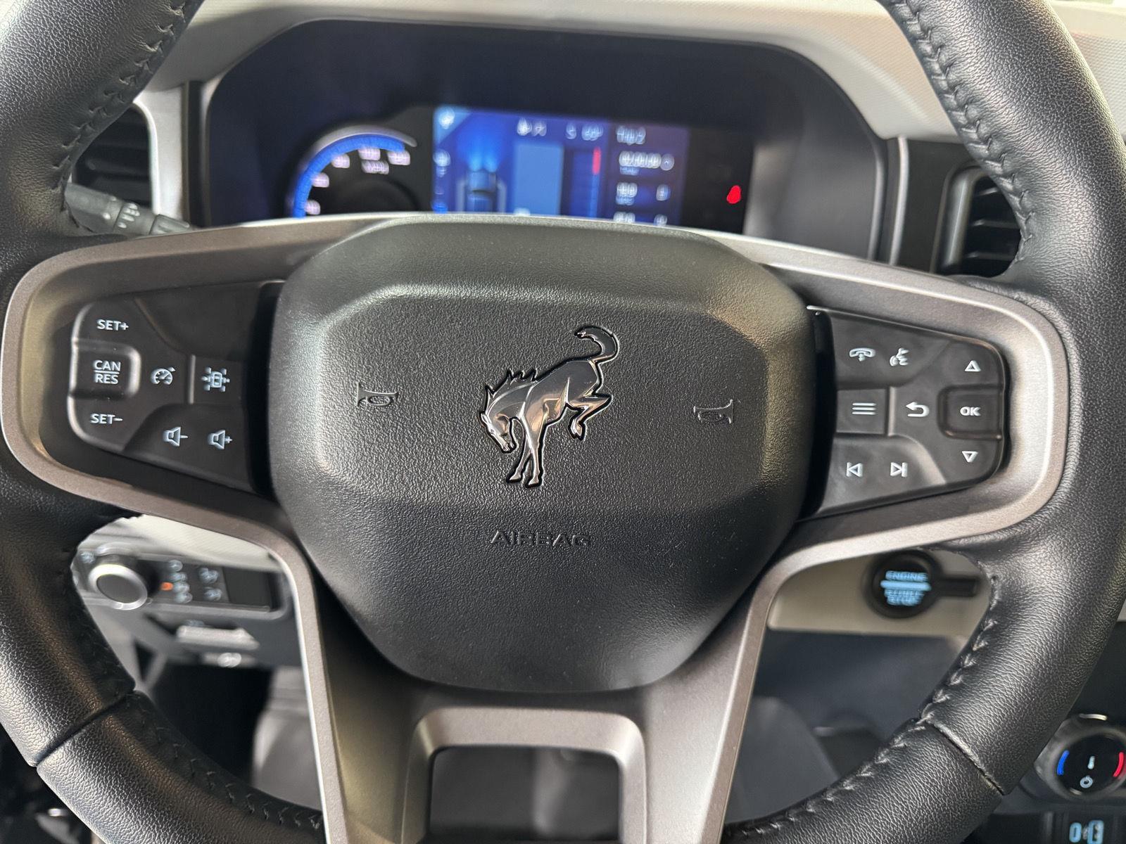 Vehicle photo 15