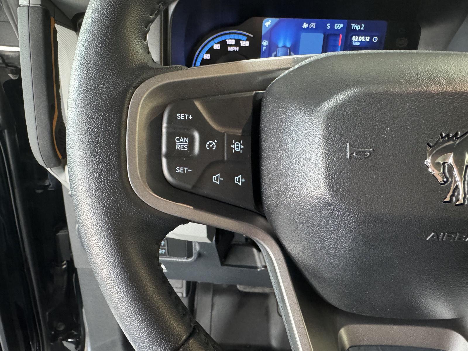 Vehicle photo 16