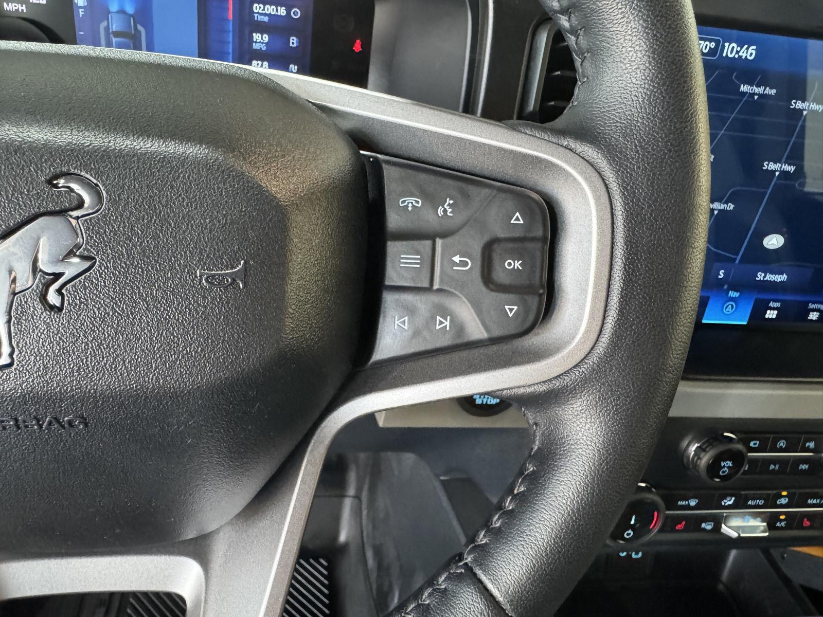 Vehicle photo 17