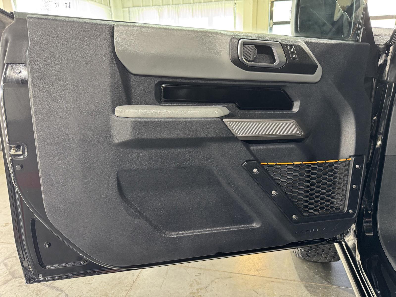 Vehicle photo 18
