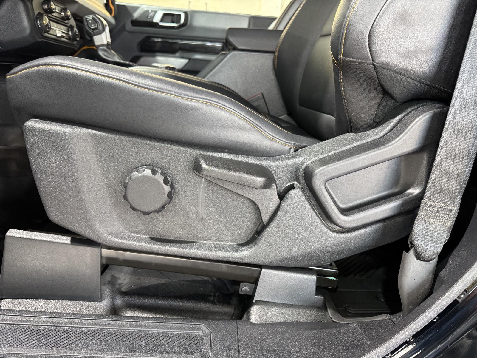 Vehicle photo 22