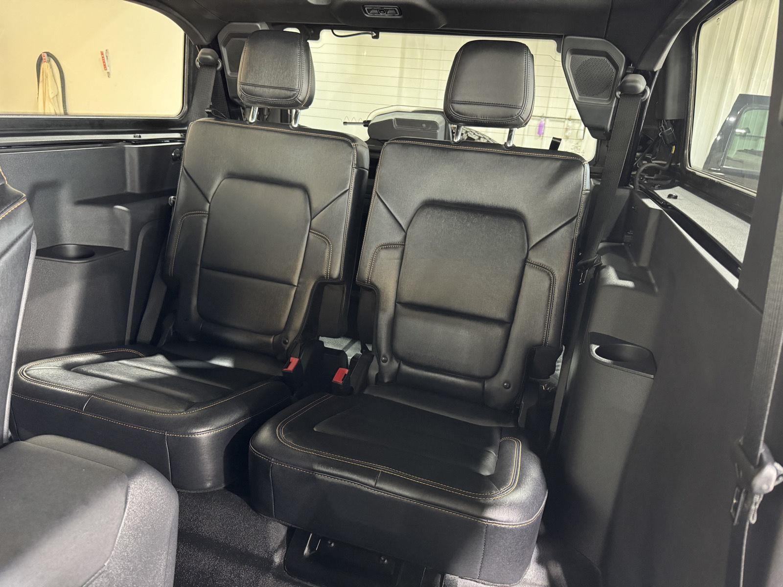 Vehicle photo 23