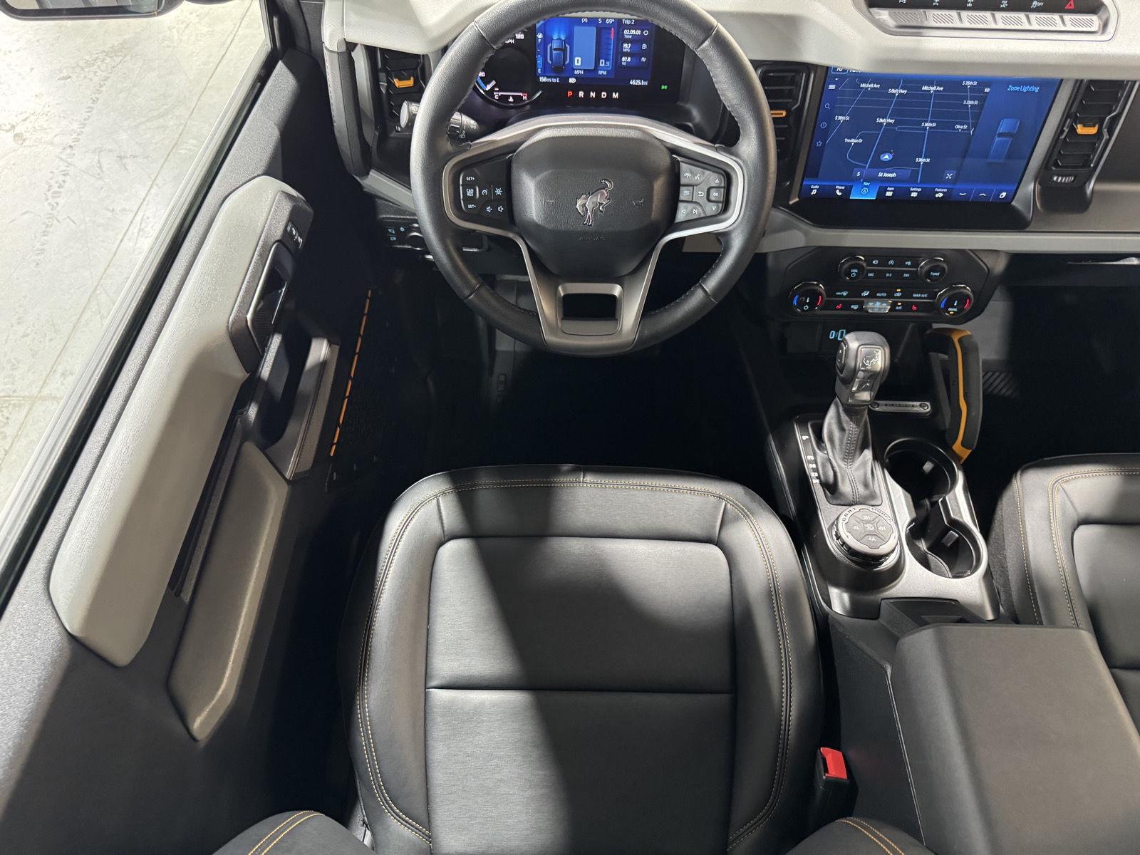 Vehicle photo 25