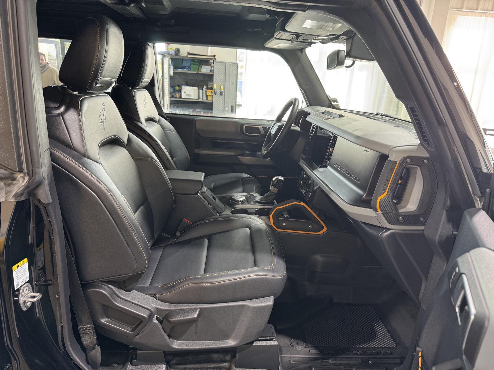 Vehicle photo 27