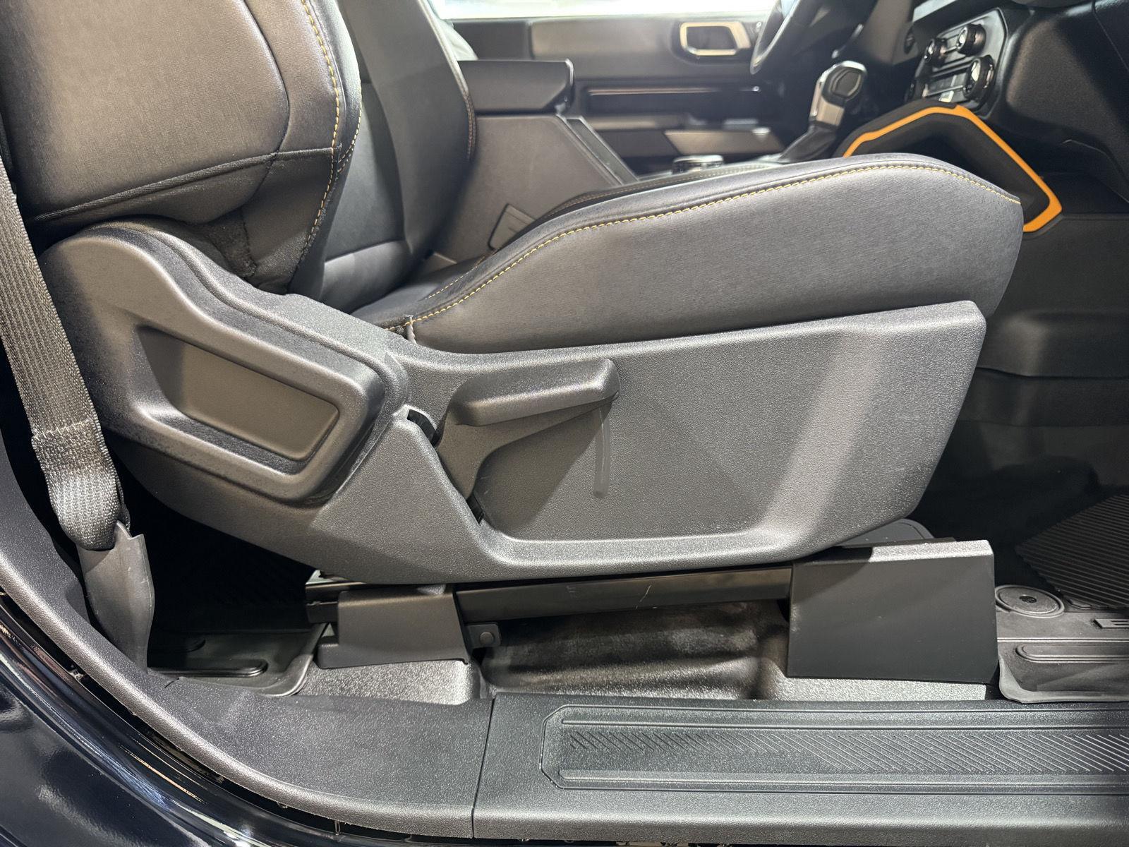 Vehicle photo 29