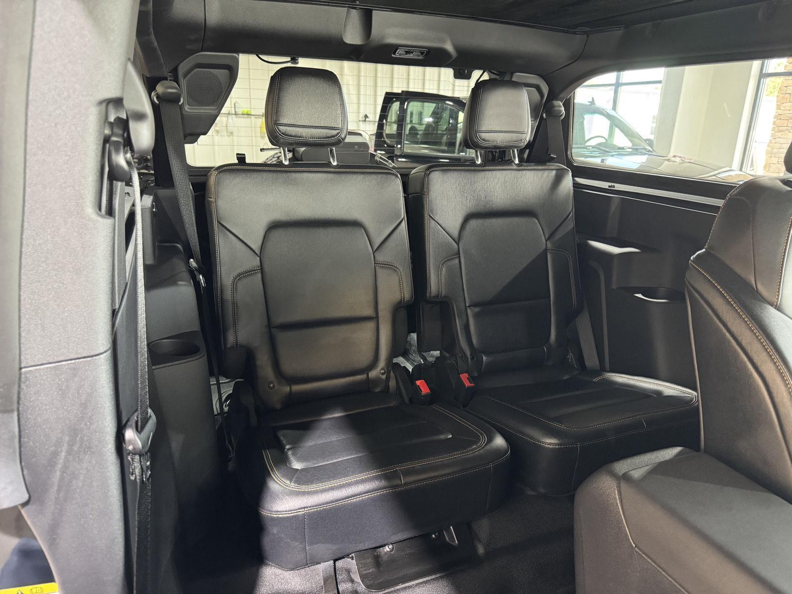 Vehicle photo 30