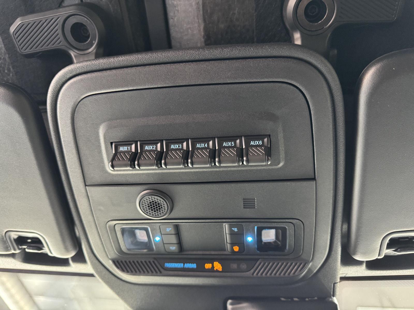 Vehicle photo 31