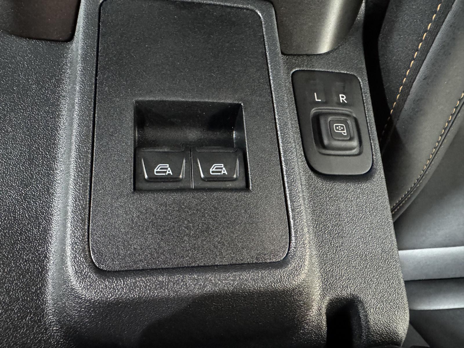 Vehicle photo 36