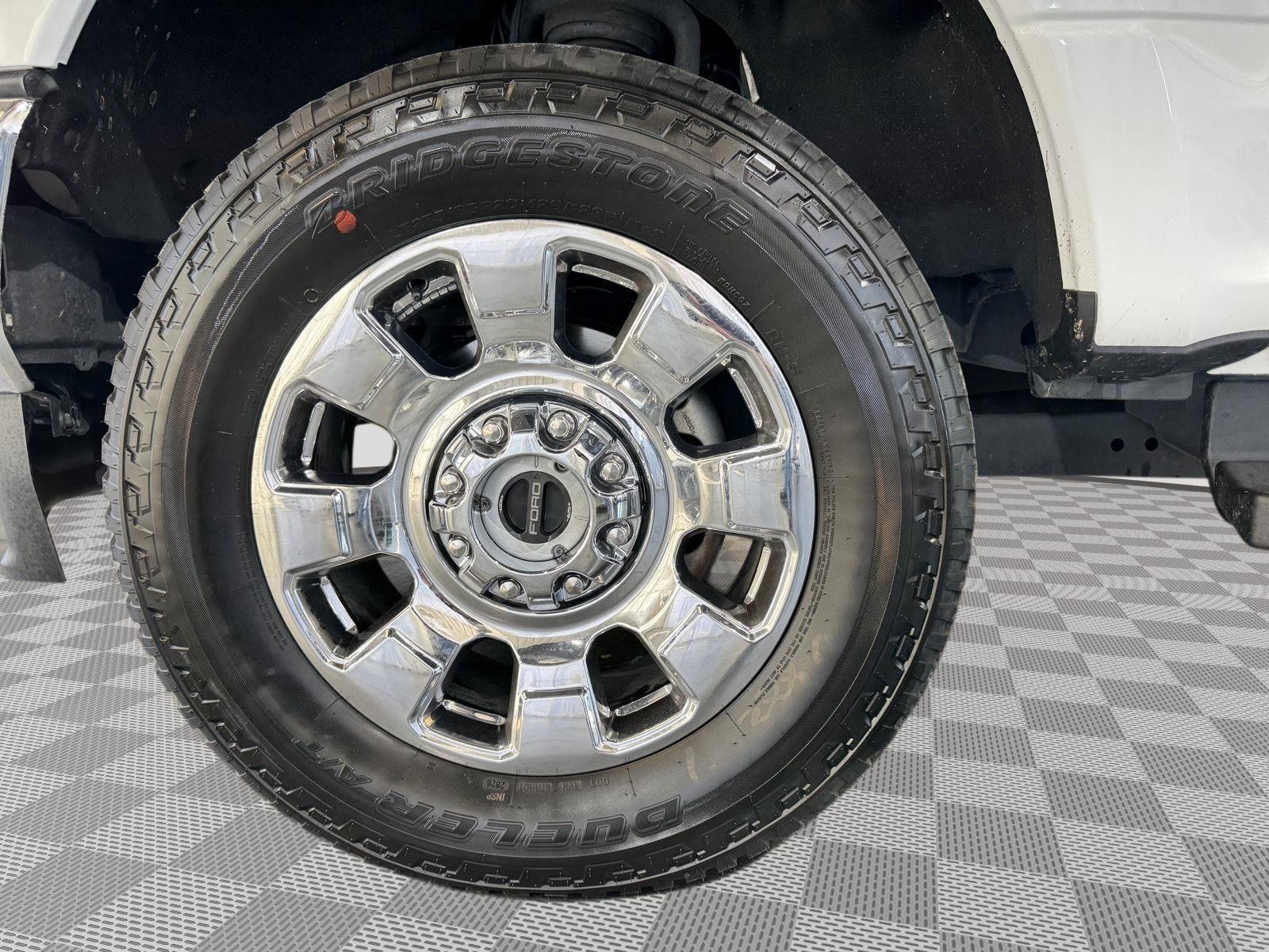 Vehicle photo 11