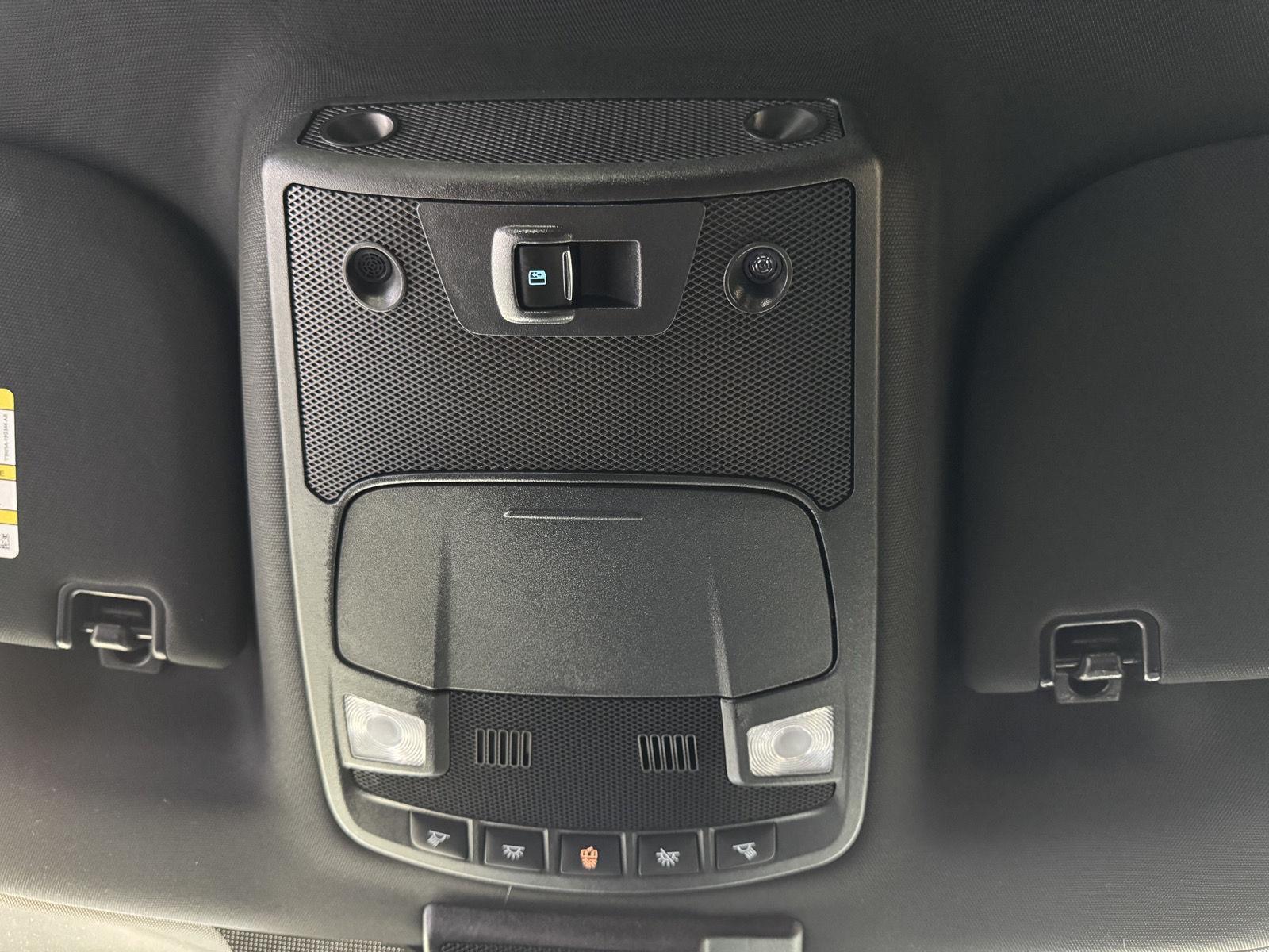 Vehicle photo 33