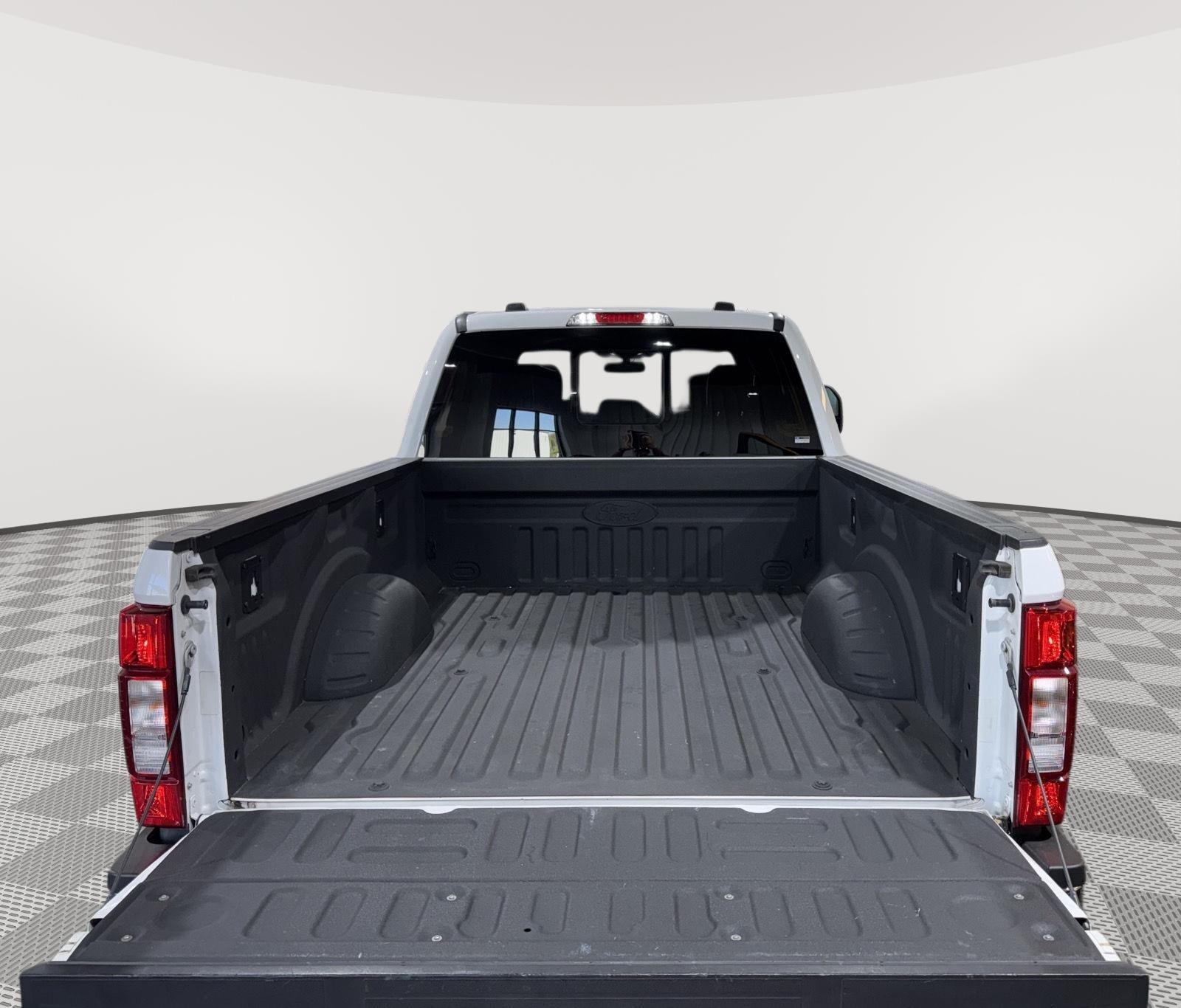 Vehicle photo 44