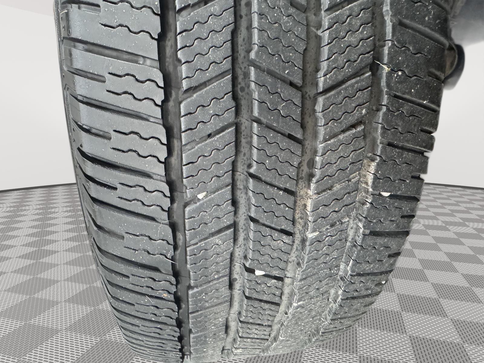 Vehicle photo 12