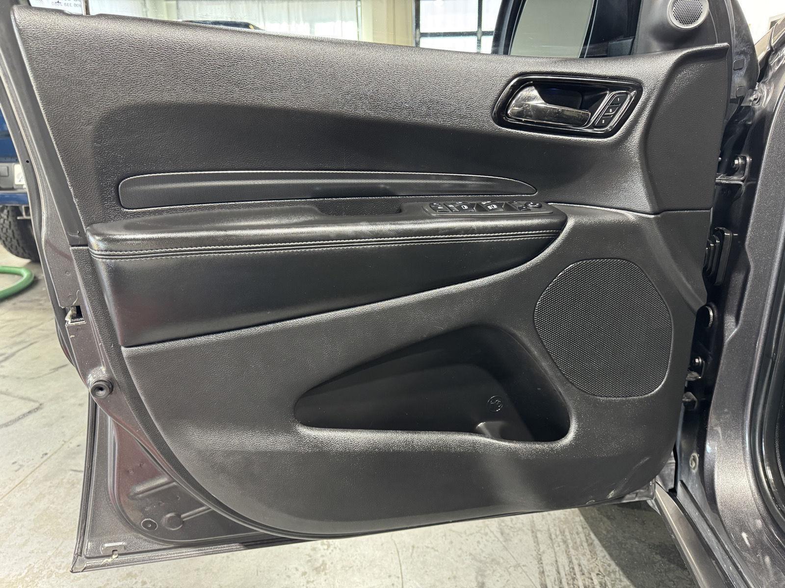 Vehicle photo 17