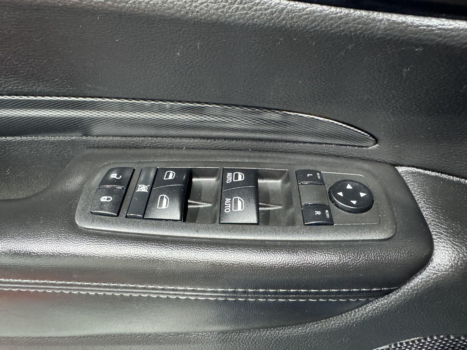 Vehicle photo 18