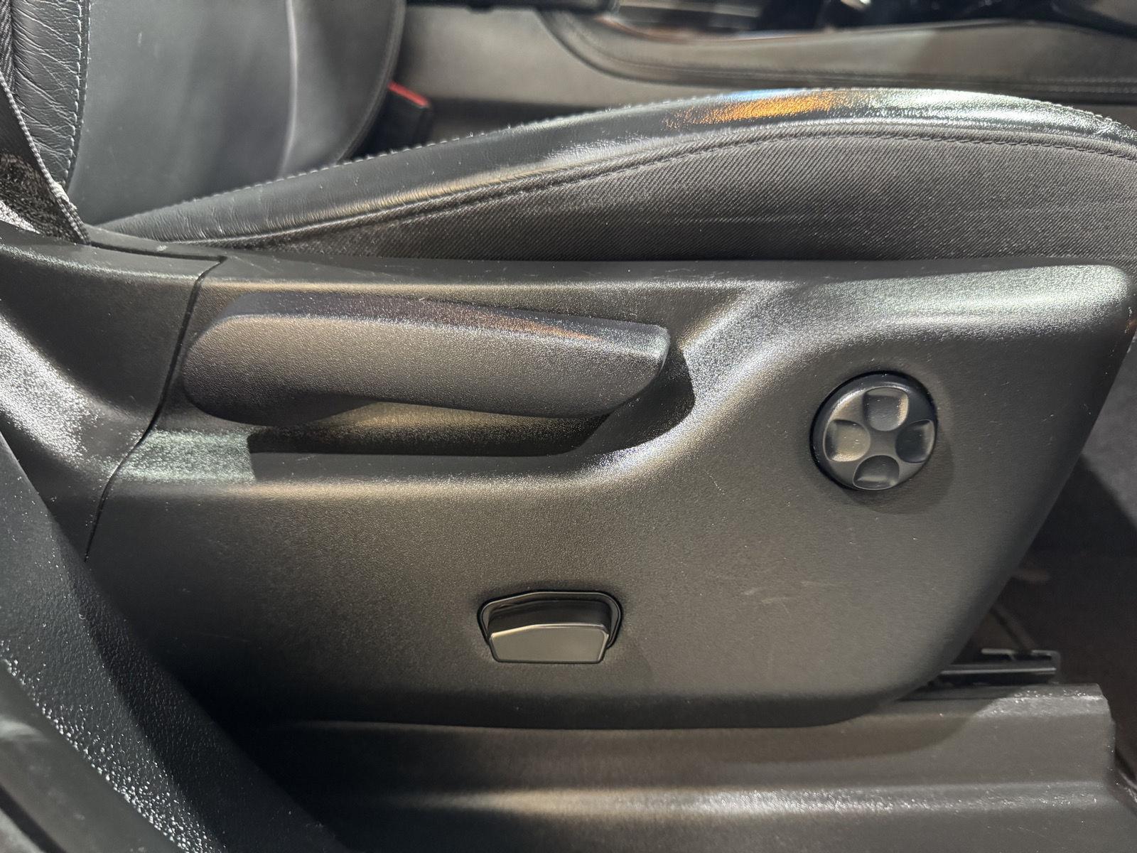 Vehicle photo 28