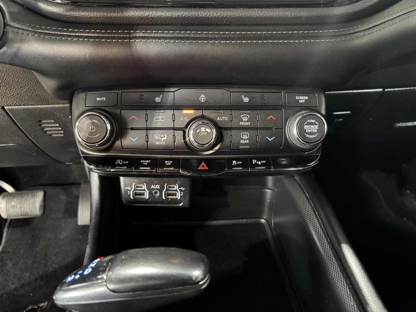 Vehicle photo 37