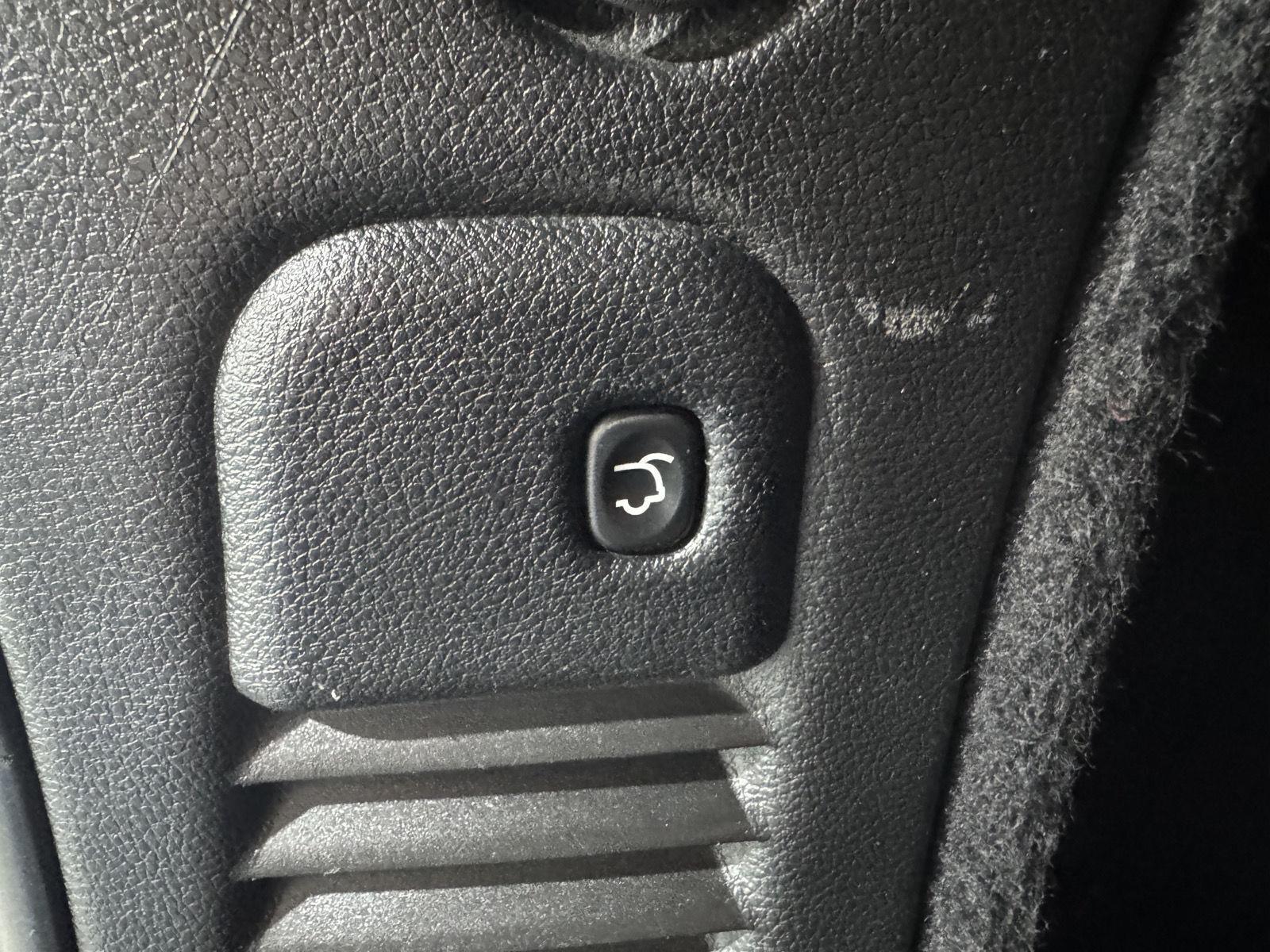 Vehicle photo 47