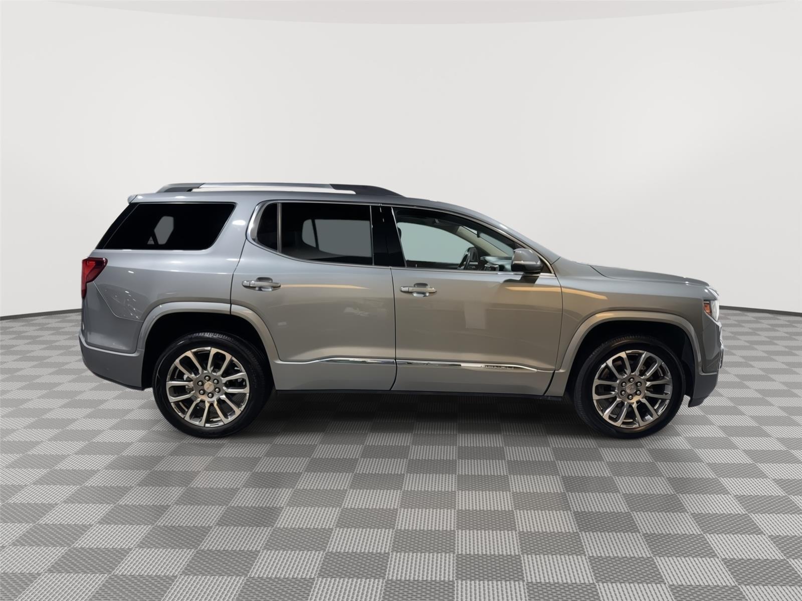 Vehicle photo 7