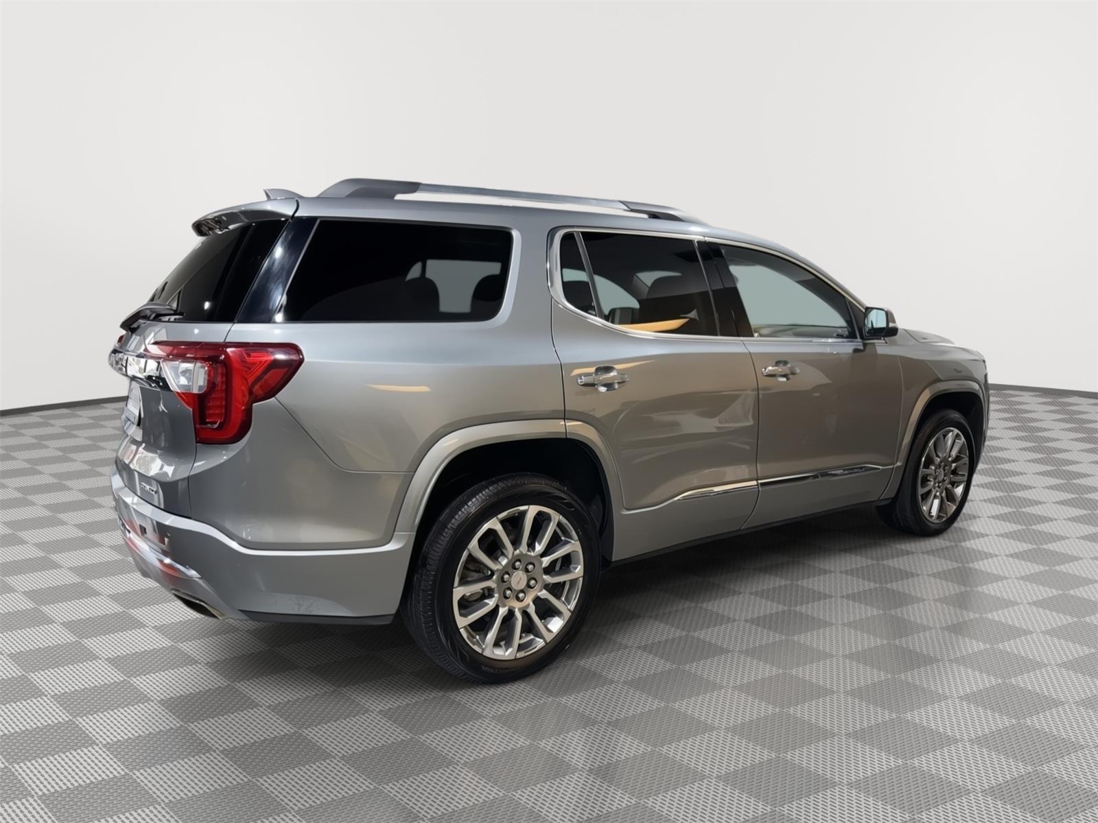 Vehicle photo 8