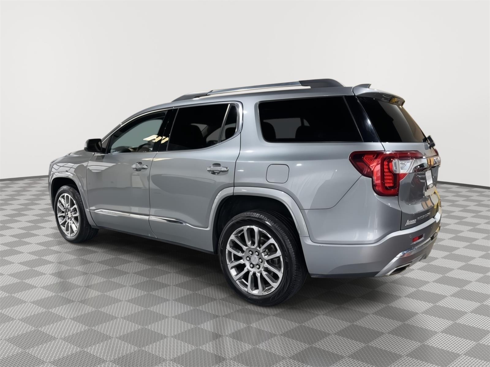 Vehicle photo 10