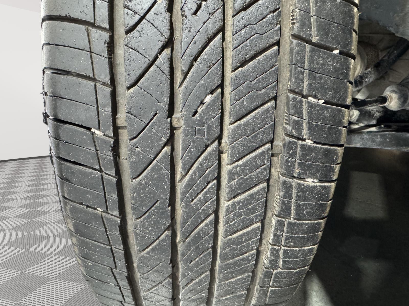 Vehicle photo 12